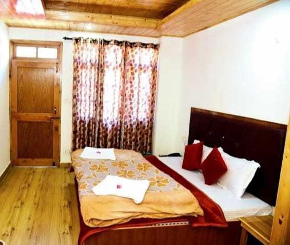 Himalayan Palace Hotel Manāli Екстериор снимка