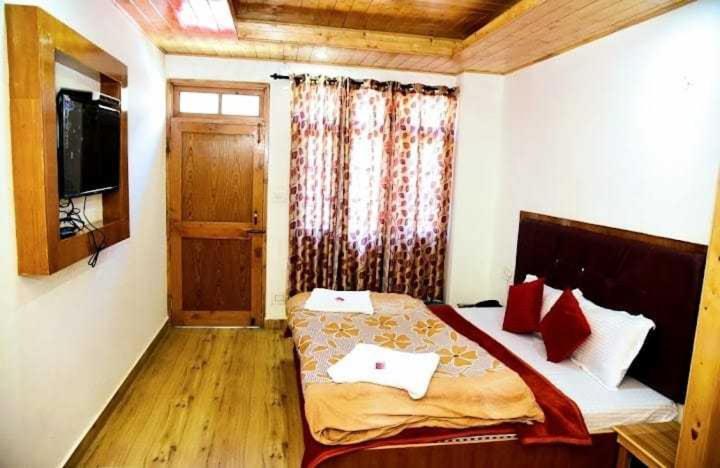 Himalayan Palace Hotel Manāli Екстериор снимка