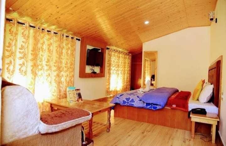 Himalayan Palace Hotel Manāli Екстериор снимка