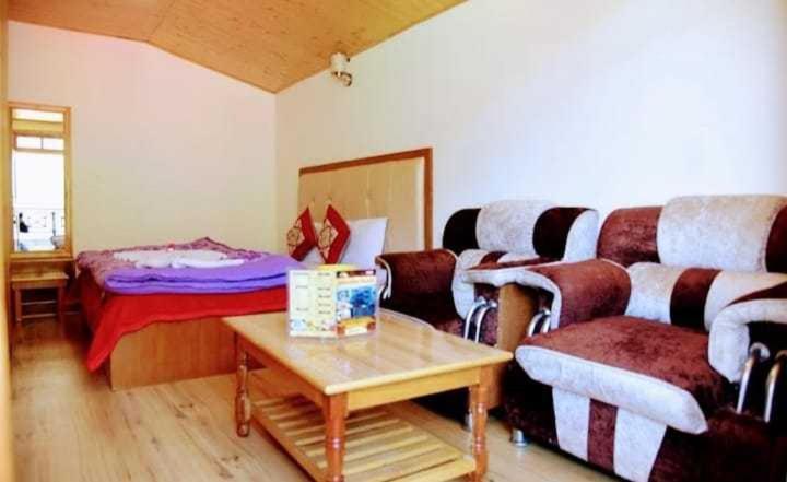 Himalayan Palace Hotel Manāli Екстериор снимка